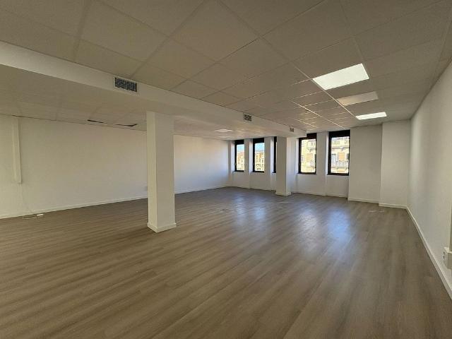 Oficina en alquiler en Barcelona, de 111 m² por 1.665