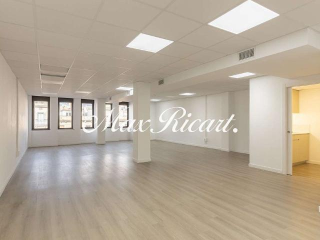 Oficina en alquiler en Barcelona, de 100 m² por 2.227