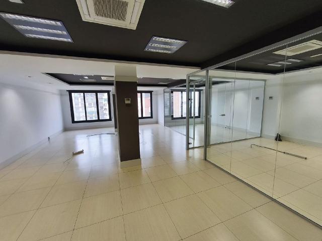 Oficina en alquiler en Barcelona, de 125 m² por 1.626