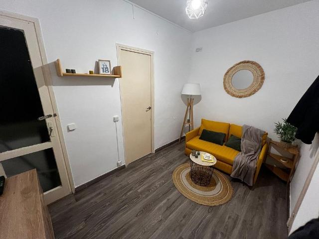 Oficina en alquiler en Barcelona, de 12 m² por 700