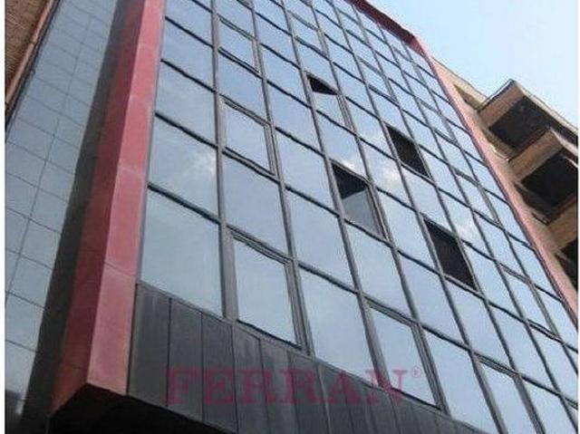 Oficina en alquiler en calle De Berlín, Barcelona, de 150 m² por 1.900
