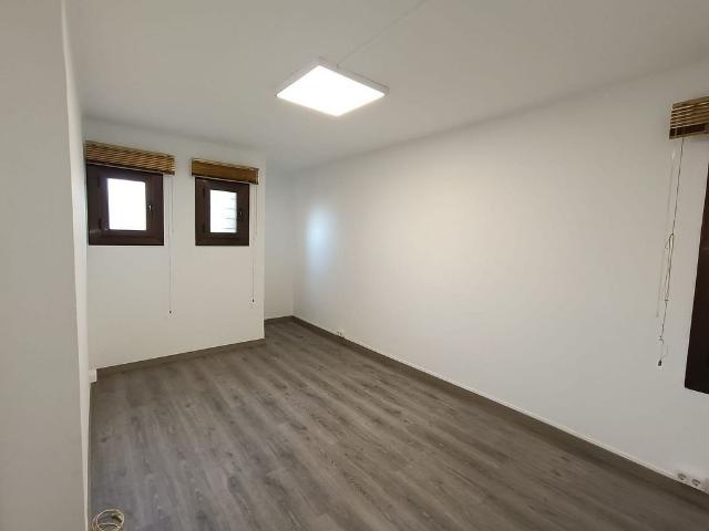 Oficina en alquiler en Barcelona, de 15 m² por 400