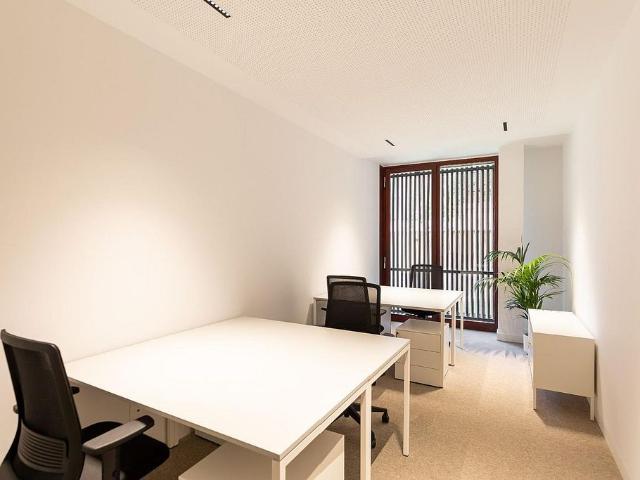 Oficina en alquiler en Barcelona, de 166 m² por 1.590
