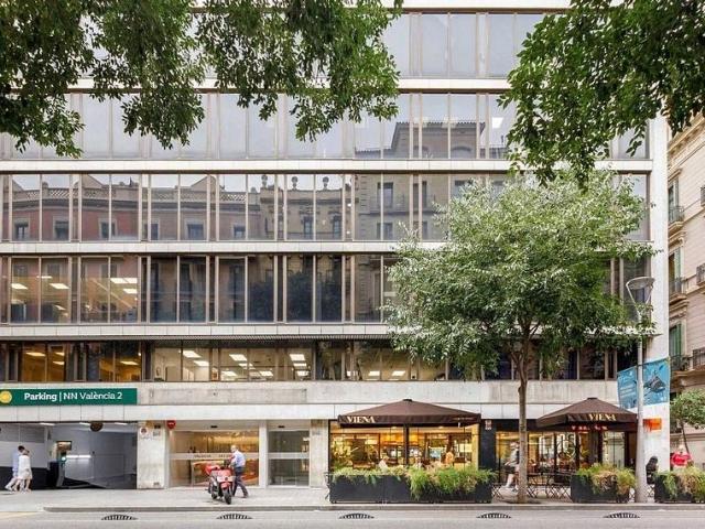 Oficina en alquiler en Barcelona, de 150 m² por 2.437