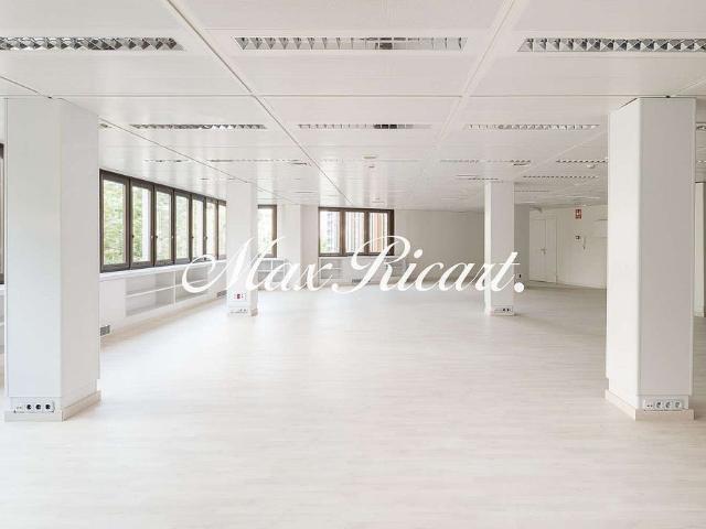Oficina en alquiler en Barcelona, de 200 m² por 4.800