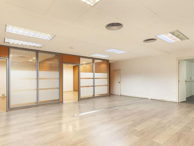 Oficina en alquiler en Barcelona, de 215 m² por 1.721