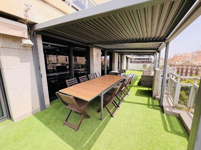 Oficina en alquiler en Barcelona, de 215 m² por 5.100