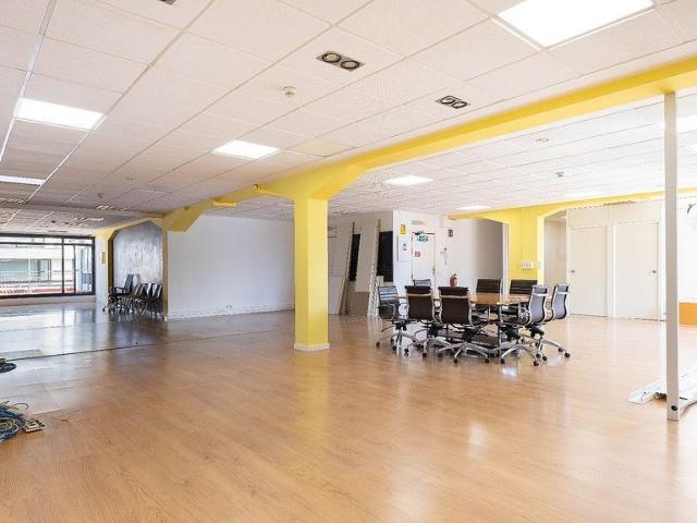 Oficina en alquiler en Barcelona, de 245 m² por 3.229