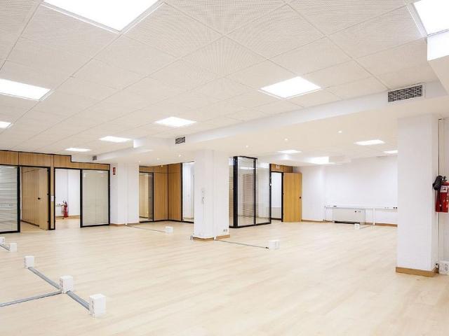 Oficina en alquiler en Barcelona, de 250 m² por 2.502
