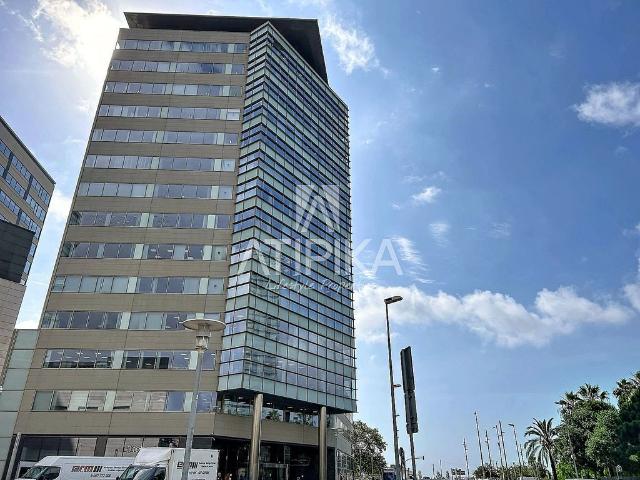 Oficina en alquiler en Barcelona, de 300 m² por 6.078