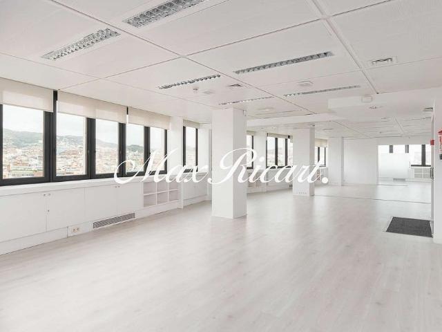 Oficina en alquiler en Barcelona, de 300 m² por 8.100