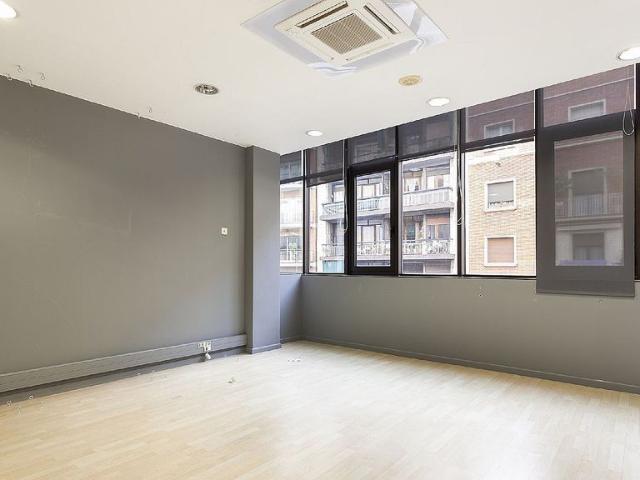 Oficina en alquiler en Barcelona, de 301 m² por 4.220