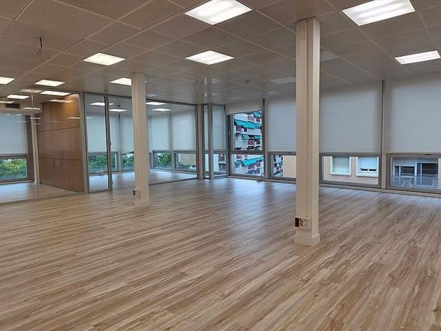 Oficina en alquiler en Barcelona, de 330 m² por 4.900
