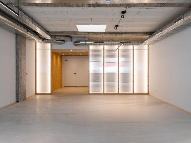 Oficina en alquiler en Barcelona, de 341 m² por 4.775