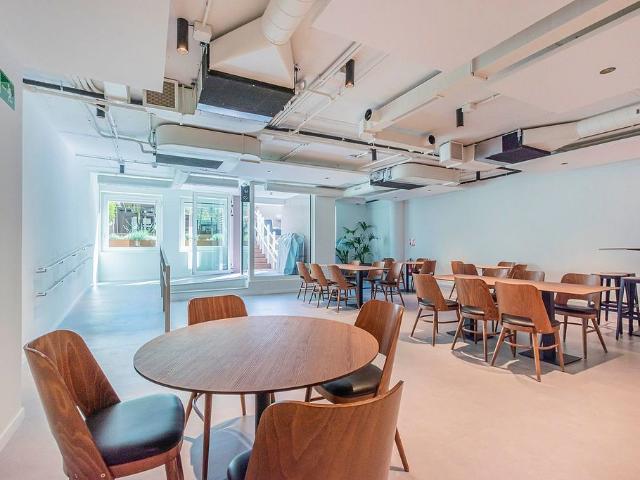 Oficina en alquiler en Barcelona, de 355 m² por 7.988