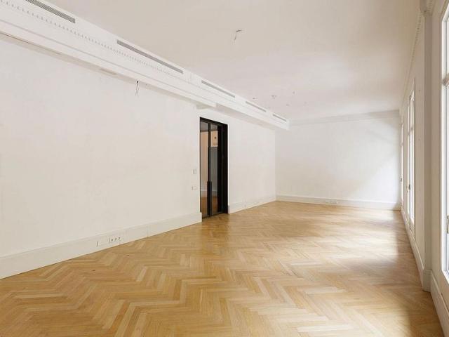 Oficina en alquiler en Barcelona, de 385 m² por 5.498