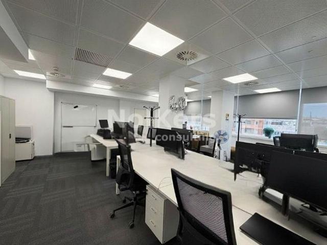 Oficina en alquiler en Barcelona, de 386 m² por 7.334