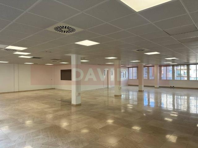 Oficina en Alquiler en Barri de les Corts