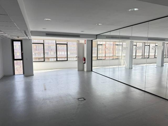 Oficina en Alquiler en Barri de les Corts