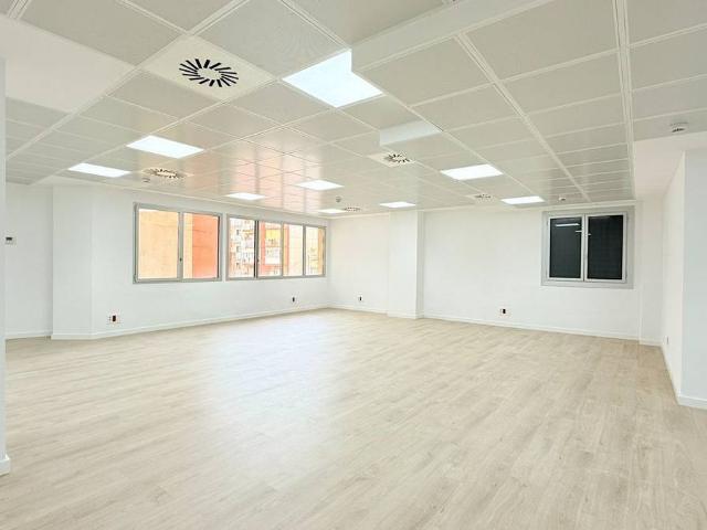 Oficina en Alquiler en Barri de les Corts
