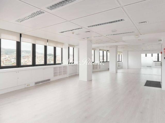 Oficina en Alquiler en Barri de les Corts