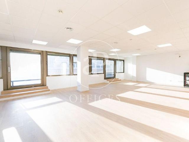 Oficina en alquiler en calle Augusta, Barcelona, de 150 m² por 2.900