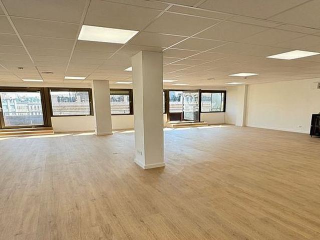 Oficina en alquiler en calle Augusta, Barcelona, de 151 m² por 2.860