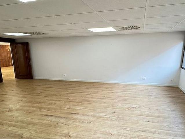 Oficina en alquiler en calle Augusta, Barcelona, de 160 m² por 2.100