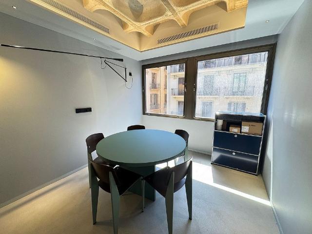 Oficina en alquiler en calle Augusta, Barcelona, de 180 m² por 3.600