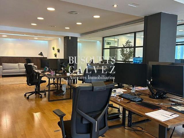 Oficina en alquiler en calle Augusta, Barcelona, de 200 m² por 3.500