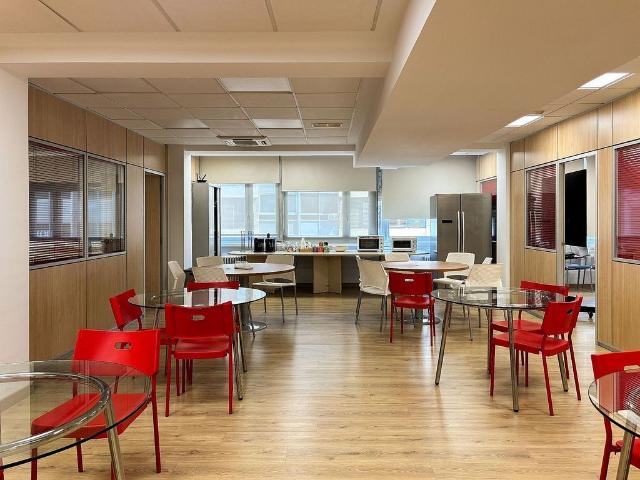 Oficina en alquiler en calle Augusta, Barcelona, de 342 m² por 5.472