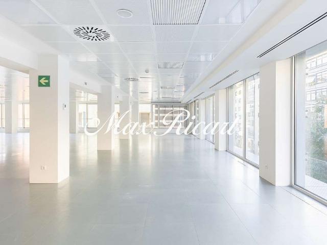 Oficina en alquiler en calle Augusta, Barcelona, de 600 m² por 16.125