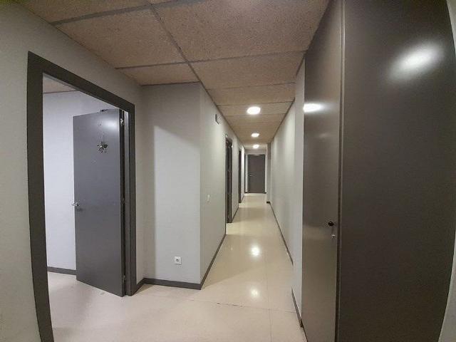 Oficina en alquiler en calle Antoni Llopis, Olot, de 90 m² por 600