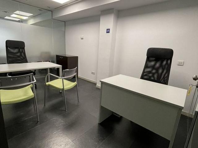 Oficina en alquiler en calle D'aragó, Barcelona, de 13 m² por 580