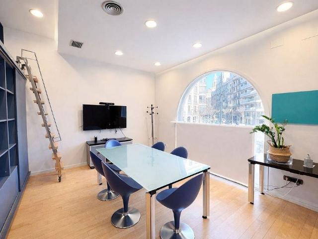 Oficina en alquiler en calle D'aragó, Barcelona, de 14 m² por 1.250