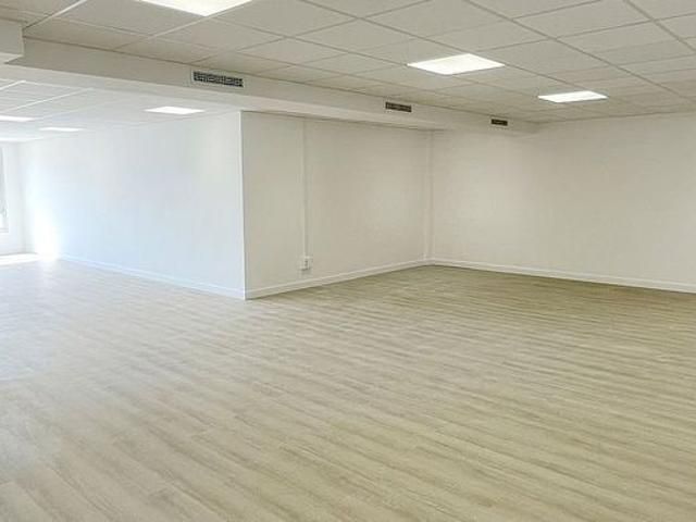 Oficina en alquiler en calle D'aragó, Barcelona, de 169 m² por 2.535