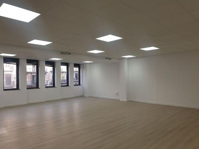 Oficina en alquiler en calle D'aragó, Barcelona, de 169 m² por 2.535