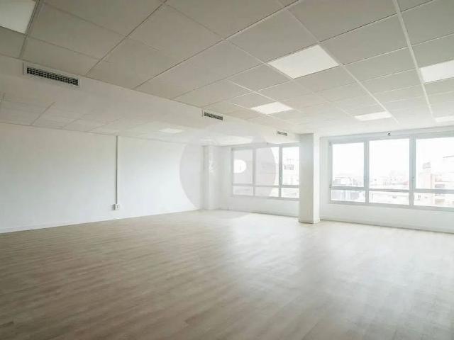 Oficina en alquiler en calle D'aragó, Barcelona, de 193 m² por 2.895