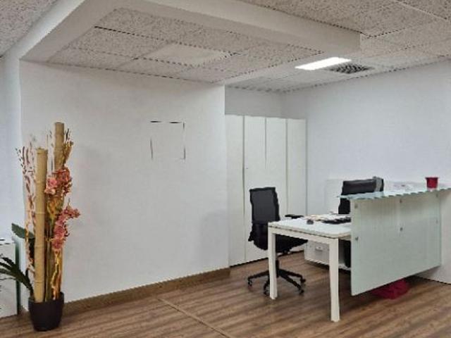 Oficina en alquiler en calle D'aragó, Barcelona, de 280 m² por 4.200