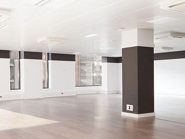Oficina en alquiler en calle D'aragó, Barcelona, de 297 m² por 4.158