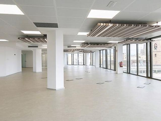 Oficina en alquiler en calle D'aragó, Barcelona, de 355 m² por 8.520