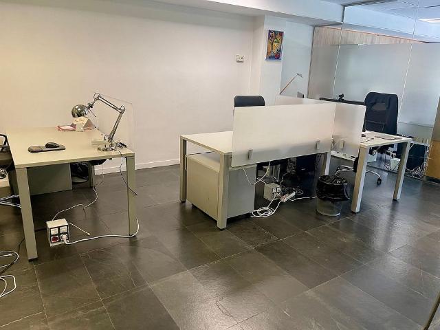 Oficina en alquiler en calle D'aragó, Barcelona, de 6 m² por 195