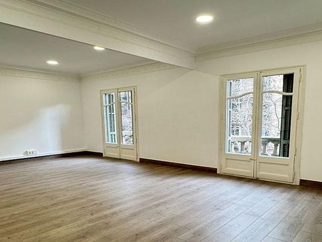Oficina en alquiler en calle D'aribau, Barcelona, de 180 m² por 2.700