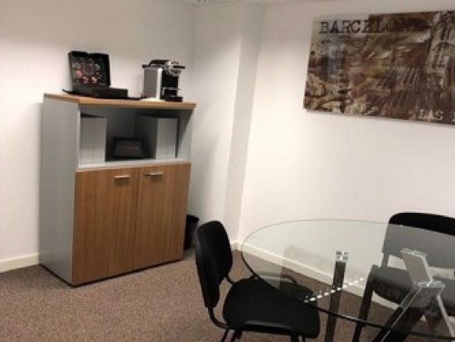 Oficina en alquiler en calle D'aribau, Barcelona, de 35 m² por 2.100