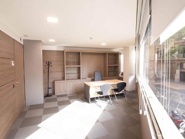 Oficina en alquiler en calle D'aribau, Barcelona, de 468 m² por 9.359