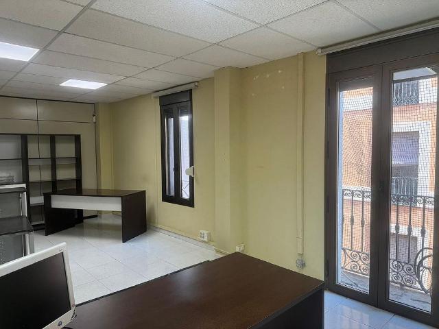 Oficina en alquiler en calle D'august, Tarragona, de 90 m² por 650