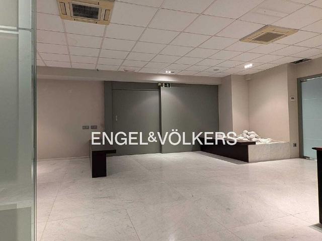 Oficina en alquiler en calle De Muntaner, Barcelona, de 236 m² por 4.000