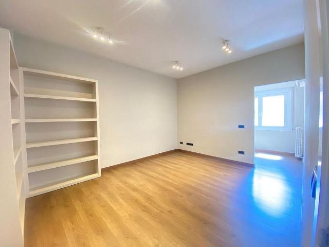 Oficina en alquiler en calle De Muntaner, Barcelona, de 100 m² por 1.550