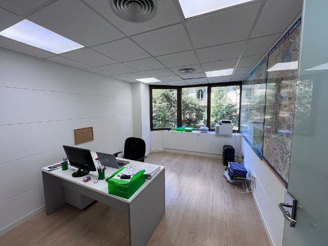 Oficina en alquiler en calle De Muntaner, Barcelona, de 119 m² por 1.904