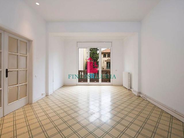 Oficina en alquiler en calle De Muntaner, Barcelona, de 120 m² por 1.700